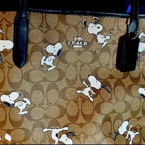 2021 COACH PEANUTS SNOOPY TOTE